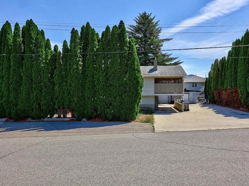 1128 Bentley Place, Kamloops, BC - Outdoor