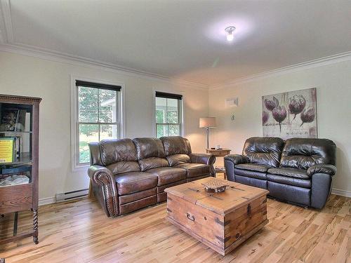 Living room - 112 Rue Main, Hatley - Municipalité, QC - Indoor Photo Showing Living Room