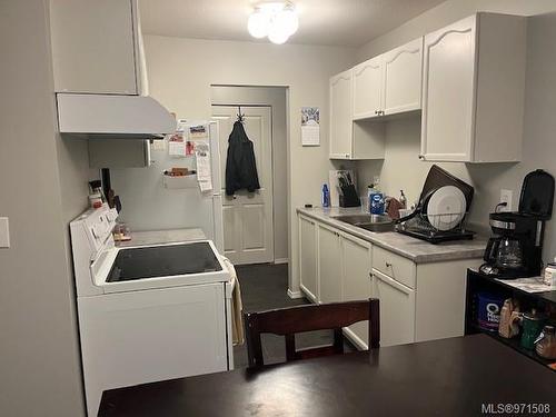 110-1045 Cumberland Rd, Courtenay, BC - Indoor Photo Showing Laundry Room