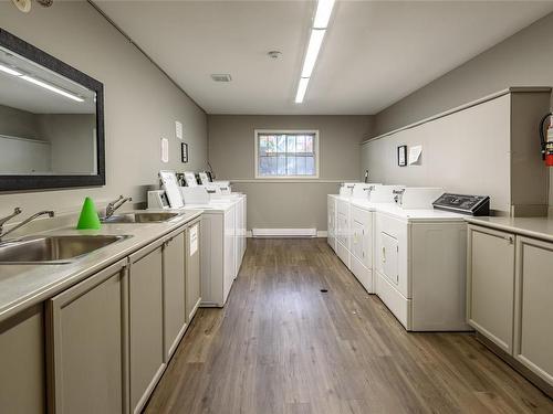 110-1045 Cumberland Rd, Courtenay, BC - Indoor Photo Showing Laundry Room