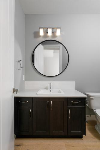 4651 Raymer Road, Kelowna, BC - Indoor Photo Showing Bathroom