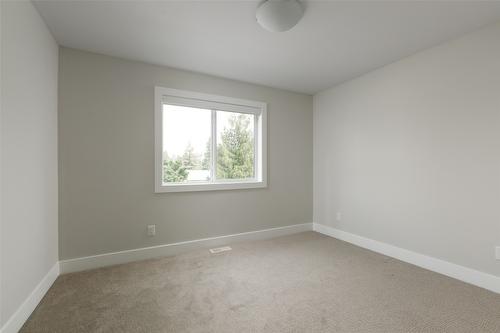 4651 Raymer Road, Kelowna, BC - Indoor Photo Showing Other Room