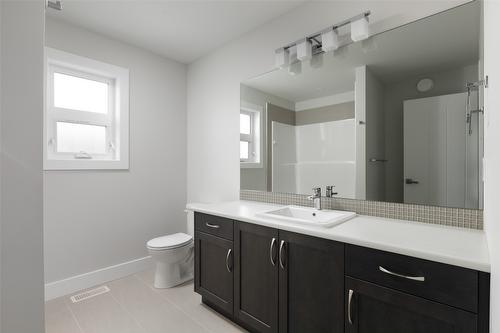 4651 Raymer Road, Kelowna, BC - Indoor Photo Showing Bathroom