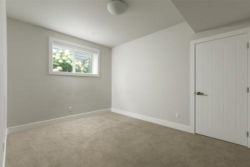 4651 Raymer Road, Kelowna, BC - Indoor Photo Showing Other Room