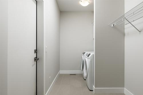 4651 Raymer Road, Kelowna, BC - Indoor Photo Showing Laundry Room