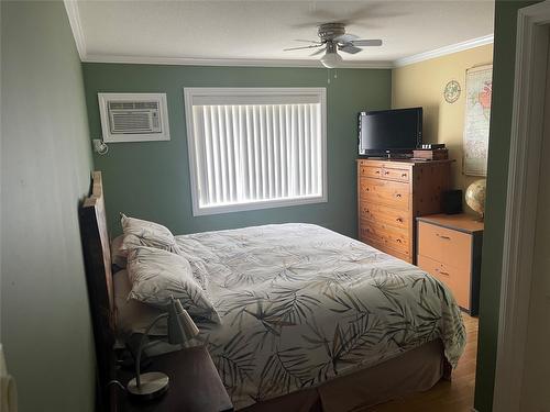 10-4404 Pleasant Valley Road, Vernon, BC - Indoor Photo Showing Bedroom