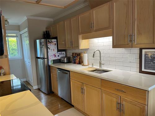 10-4404 Pleasant Valley Road, Vernon, BC - Indoor Photo Showing Kitchen