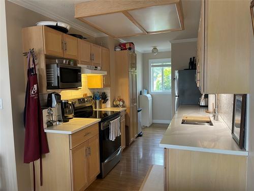 10-4404 Pleasant Valley Road, Vernon, BC - Indoor Photo Showing Kitchen With Double Sink