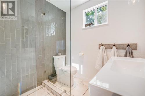 614 Josephine  Street, Nelson, BC - Indoor Photo Showing Bathroom