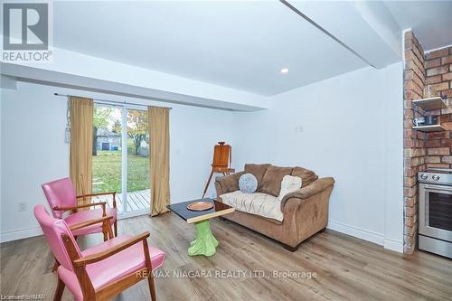 59 Permilla Street, St. Catharines, ON - Indoor Photo Showing Living Room