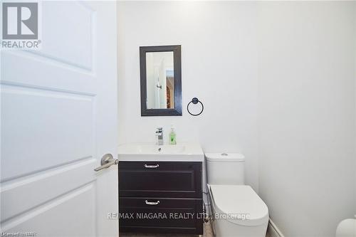 59 Permilla Street, St. Catharines, ON - Indoor Photo Showing Bathroom