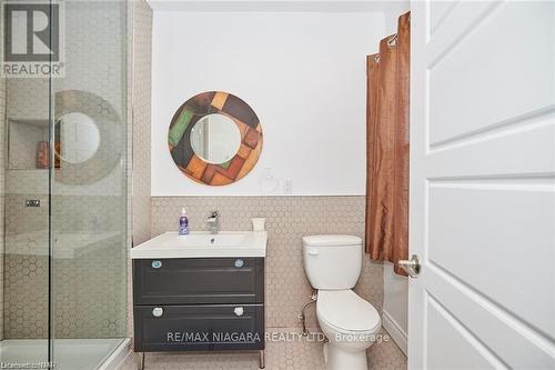 59 Permilla Street, St. Catharines, ON - Indoor Photo Showing Bathroom