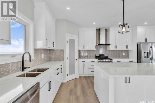 576 Kalra Street, Saskatoon, SK - Indoor Photo Showing Kitchen With Double Sink With Upgraded Kitchen