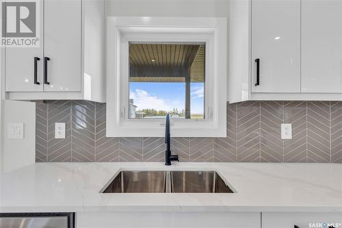 576 Kalra Street, Saskatoon, SK - Indoor Photo Showing Kitchen