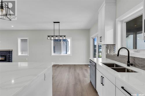 576 Kalra Street, Saskatoon, SK - Indoor Photo Showing Kitchen With Double Sink With Upgraded Kitchen