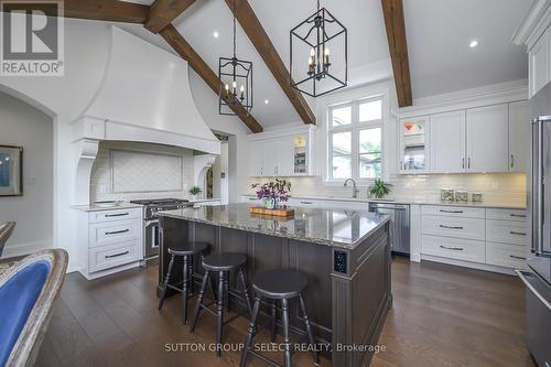 1011 Cherrygrove Drive, London, ON - Indoor Photo Showing Kitchen With Upgraded Kitchen