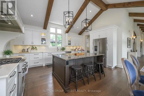 1011 Cherrygrove Drive, London, ON - Indoor Photo Showing Kitchen With Upgraded Kitchen