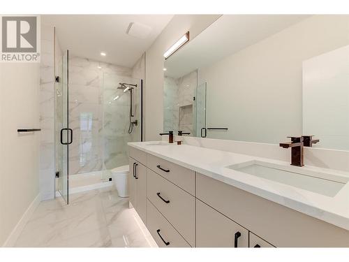 839 Lawson Avenue Unit# 4, Kelowna, BC - Indoor Photo Showing Bathroom