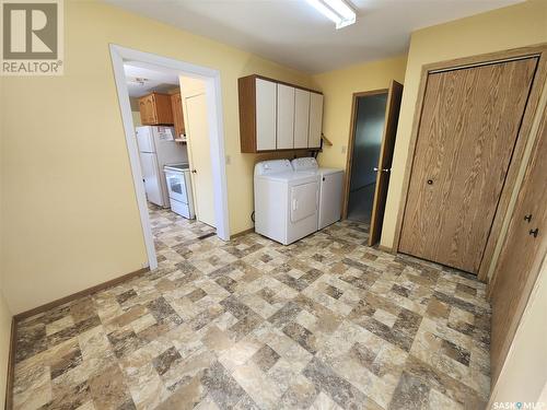 101 Belfast Street, North Portal, SK - Indoor Photo Showing Laundry Room