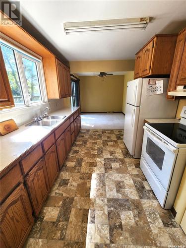 101 Belfast Street, North Portal, SK - Indoor Photo Showing Kitchen With Double Sink