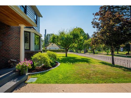 1101 Columbia Avenue, Trail, BC - Outdoor