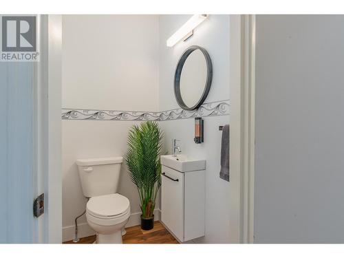 1101 Columbia  Avenue, Trail, BC - Indoor Photo Showing Bathroom