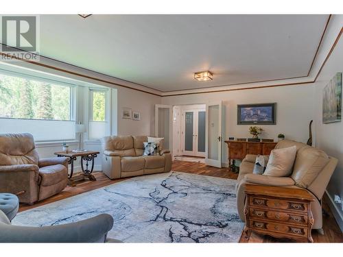 1101 Columbia  Avenue, Trail, BC - Indoor Photo Showing Living Room