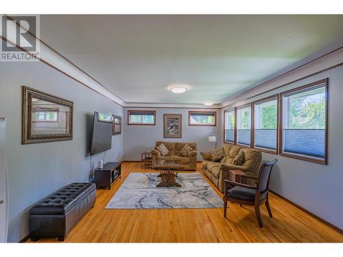 1101 Columbia  Avenue, Trail, BC - Indoor Photo Showing Living Room