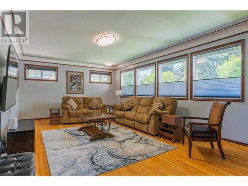 1101 Columbia  Avenue, Trail, BC - Indoor Photo Showing Living Room