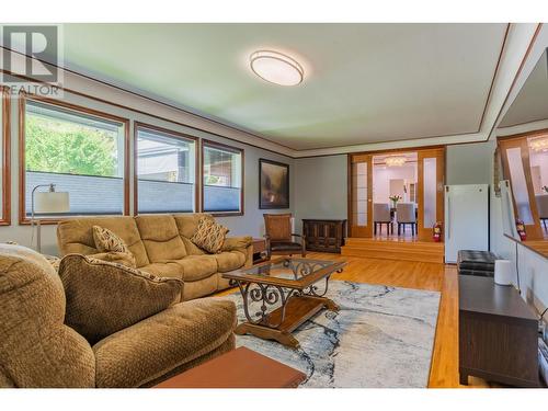 1101 Columbia  Avenue, Trail, BC - Indoor Photo Showing Living Room