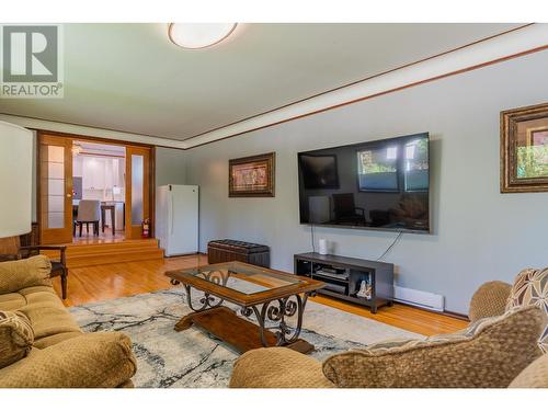 1101 Columbia  Avenue, Trail, BC - Indoor Photo Showing Living Room