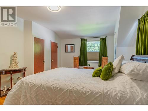 1101 Columbia  Avenue, Trail, BC - Indoor Photo Showing Bedroom