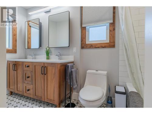 1101 Columbia  Avenue, Trail, BC - Indoor Photo Showing Bathroom