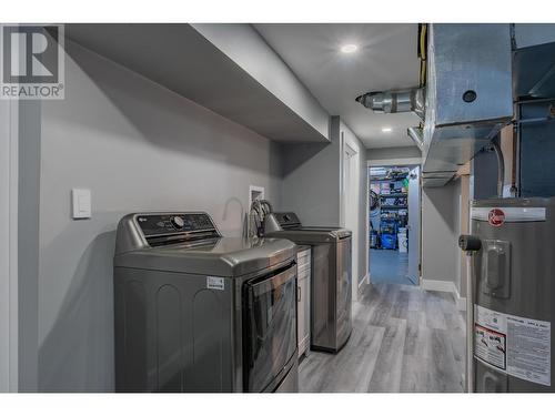 1101 Columbia  Avenue, Trail, BC - Indoor Photo Showing Laundry Room