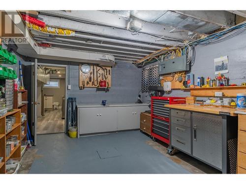 1101 Columbia  Avenue, Trail, BC - Indoor Photo Showing Garage