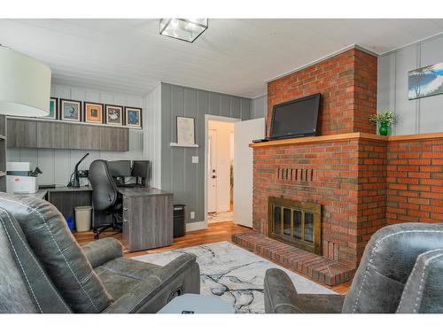 1101 Columbia Avenue, Trail, BC - Indoor Photo Showing Living Room With Fireplace