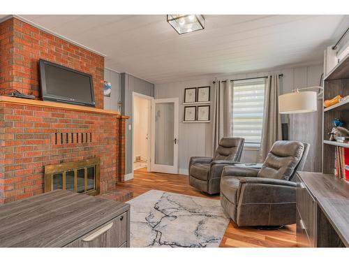 1101 Columbia Avenue, Trail, BC - Indoor Photo Showing Living Room With Fireplace