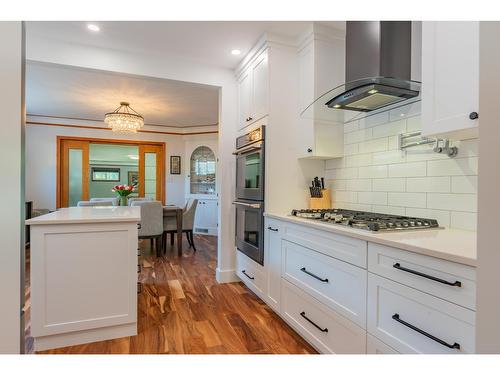 1101 Columbia Avenue, Trail, BC - Indoor Photo Showing Kitchen With Upgraded Kitchen