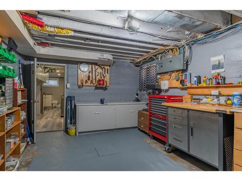 1101 Columbia Avenue, Trail, BC - Indoor Photo Showing Garage