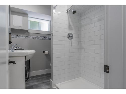 1101 Columbia Avenue, Trail, BC - Indoor Photo Showing Bathroom