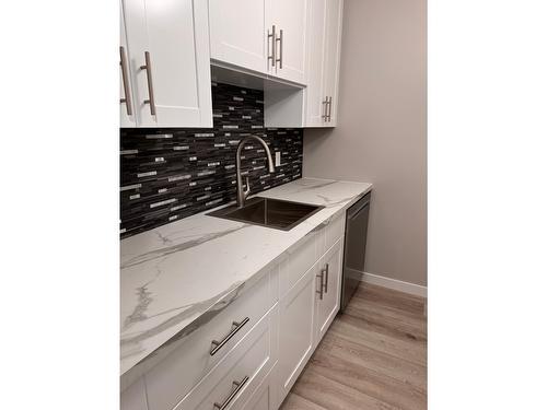 4 - 668 75Th Avenue, Grand Forks, BC - Indoor Photo Showing Kitchen