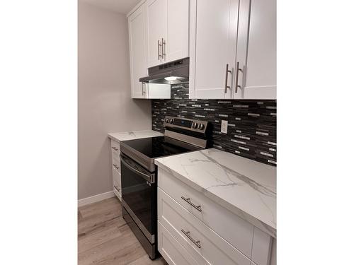 4 - 668 75Th Avenue, Grand Forks, BC - Indoor Photo Showing Kitchen