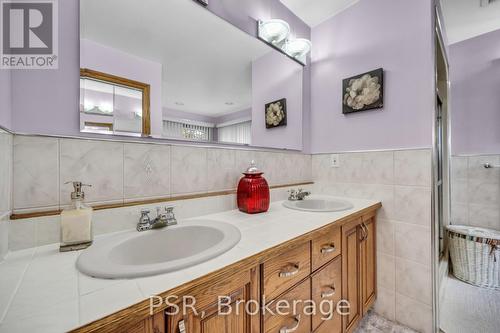 154 Gainsborough Road, Hamilton (Riverdale), ON - Indoor Photo Showing Bathroom