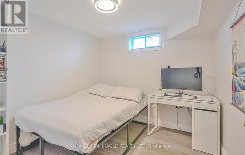 1032 Stone Church Road S, Hamilton (Templemead), ON - Indoor Photo Showing Bedroom