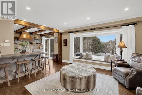 18181 Humber Station Road, Caledon, ON - Indoor Photo Showing Living Room