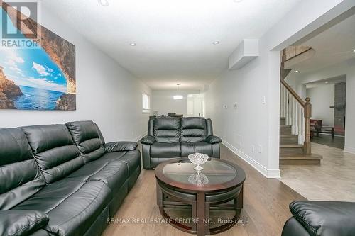 25 Oaklea Boulevard, Brampton (Fletcher'S Creek South), ON - Indoor Photo Showing Living Room