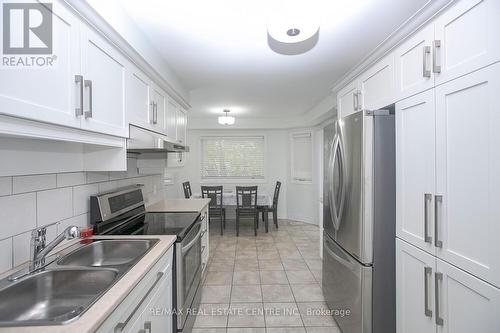 25 Oaklea Boulevard, Brampton (Fletcher'S Creek South), ON - Indoor Photo Showing Kitchen With Double Sink