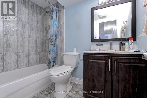 25 Oaklea Boulevard, Brampton (Fletcher'S Creek South), ON - Indoor Photo Showing Bathroom