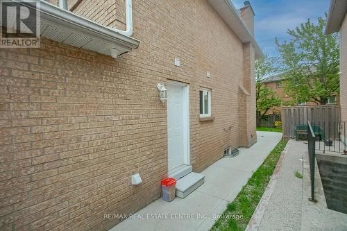 25 Oaklea Boulevard, Brampton (Fletcher'S Creek South), ON - Outdoor With Exterior