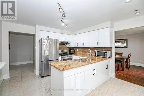 59 Parkside Drive E, Brampton, ON - Indoor Photo Showing Kitchen